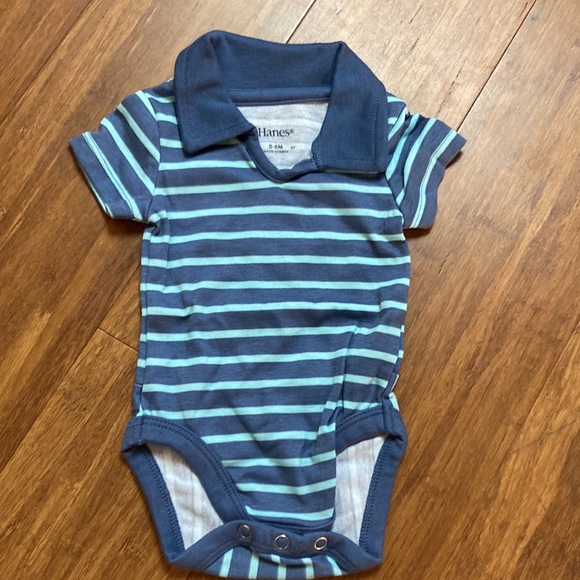 NWOT Lot of 3 Hanes Cotton Short Sleeve Collared Onesies 0-6 Months - Picture 3 of 10